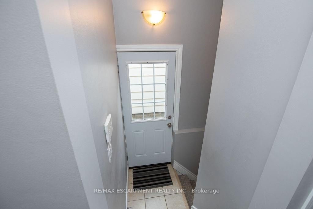 #lower - 551 Barnaby Street Property Photo 17