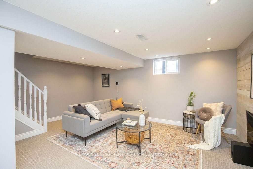 #lower - 551 Barnaby Street Property Photo 18