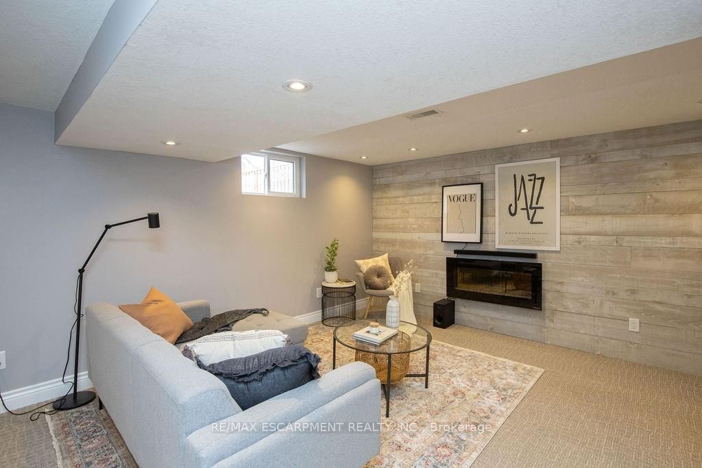 #lower - 551 Barnaby Street Property Photo 19