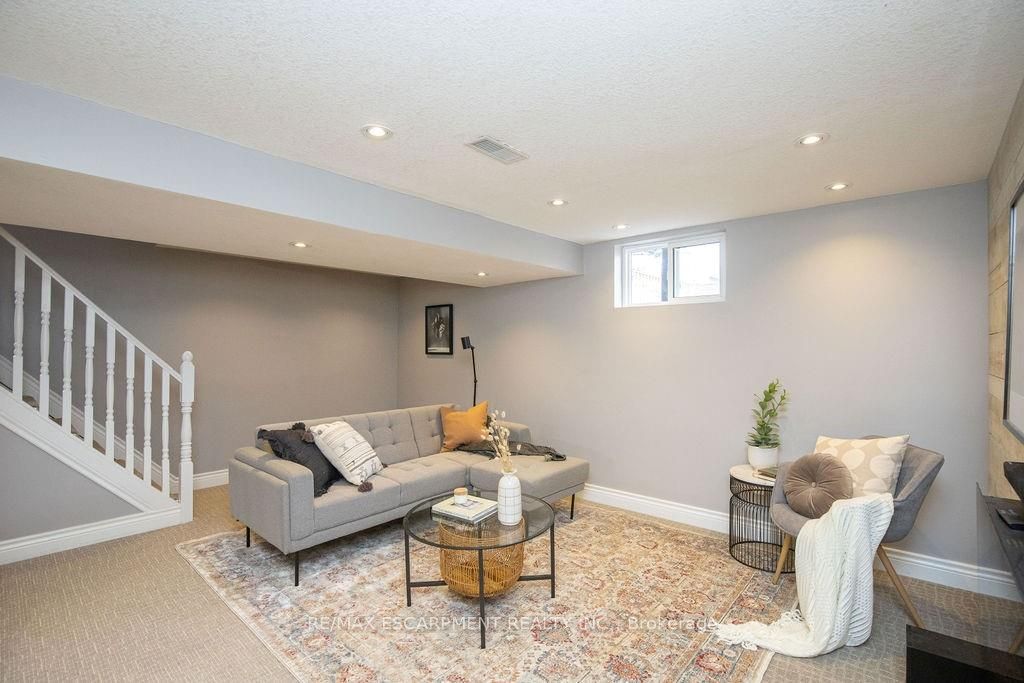 #lower - 551 Barnaby Street Property Photo 21