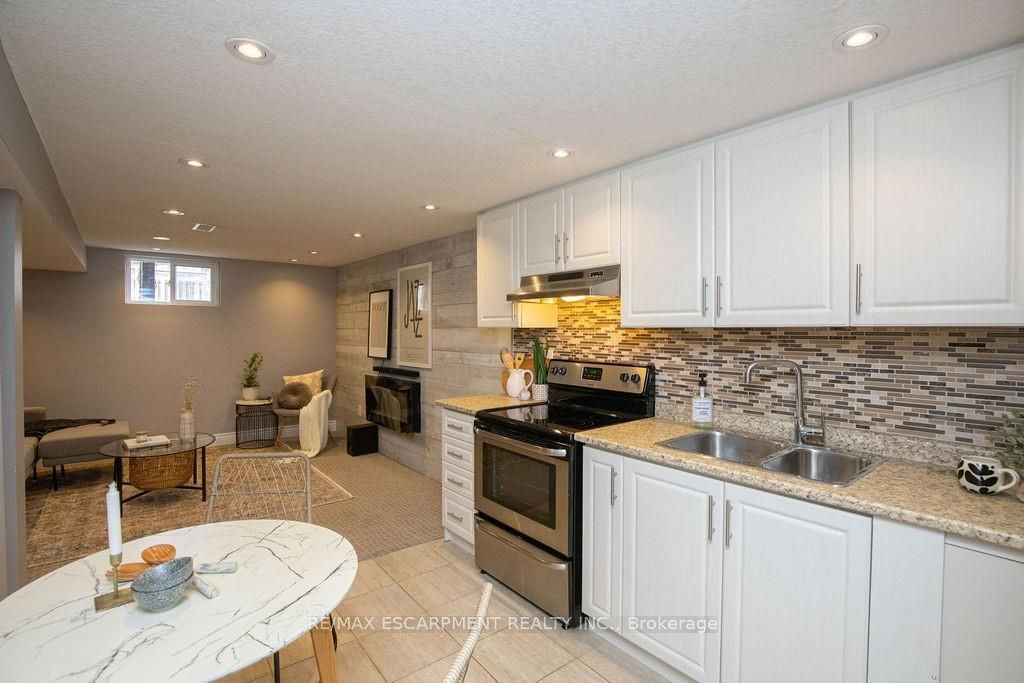 #lower - 551 Barnaby Street Property Photo 23