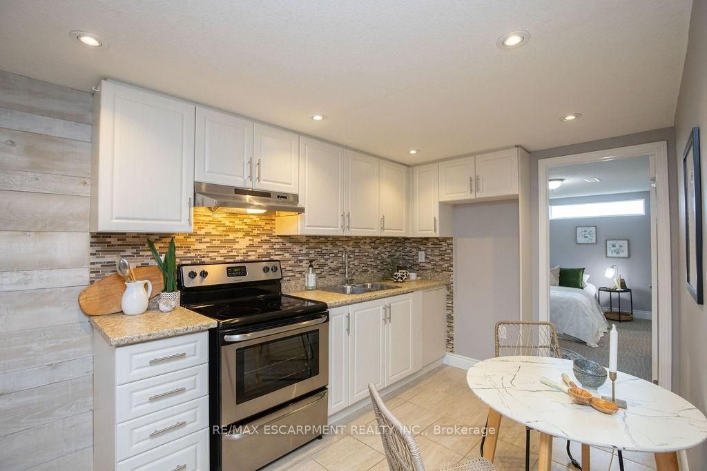 #lower - 551 Barnaby Street Property Photo 24