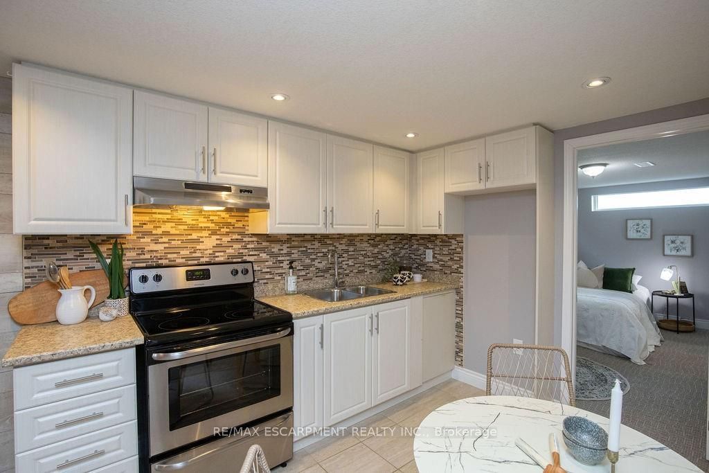 #lower - 551 Barnaby Street Property Photo 25