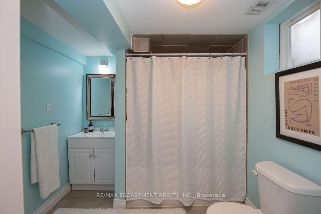 #lower - 551 Barnaby Street Property Photo 28