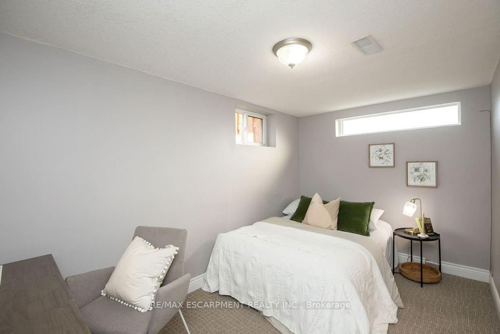 #lower - 551 Barnaby Street Property Photo 31