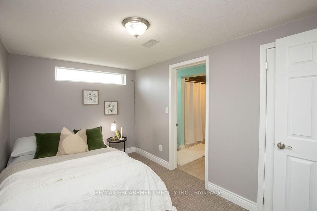 #lower - 551 Barnaby Street Property Photo 32