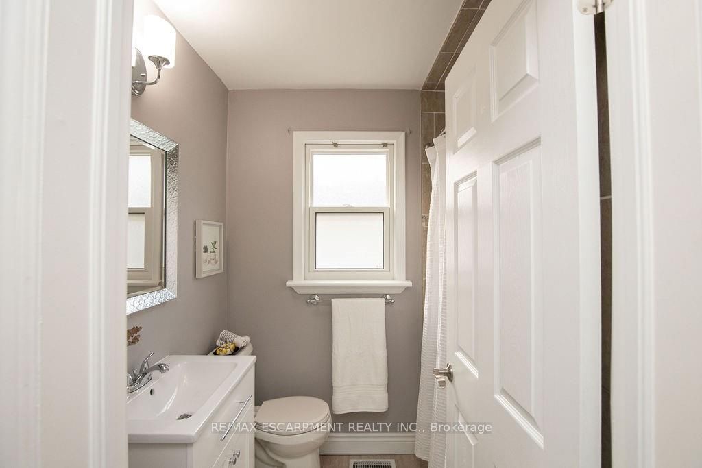 #lower - 551 Barnaby Street Property Photo 33