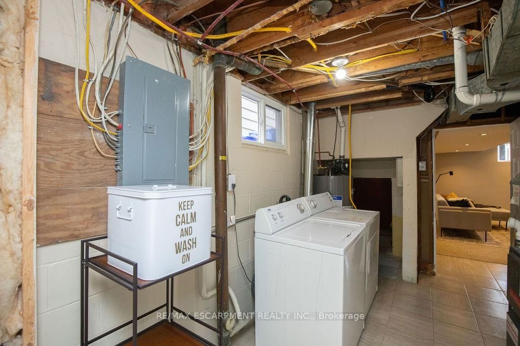 #lower - 551 Barnaby Street Property Photo 34