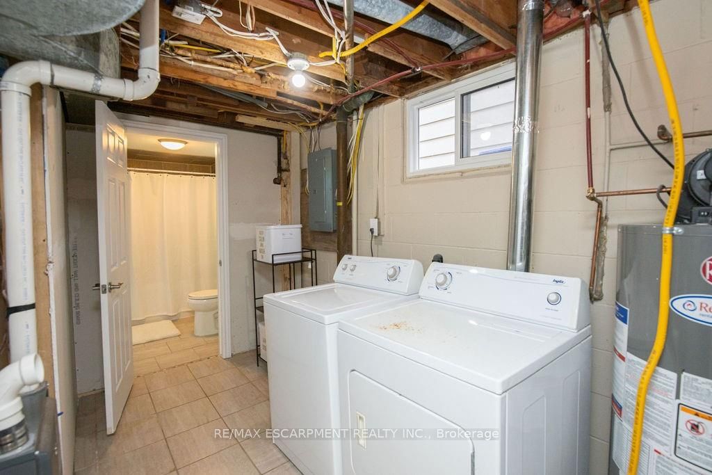 #lower - 551 Barnaby Street Property Photo 35