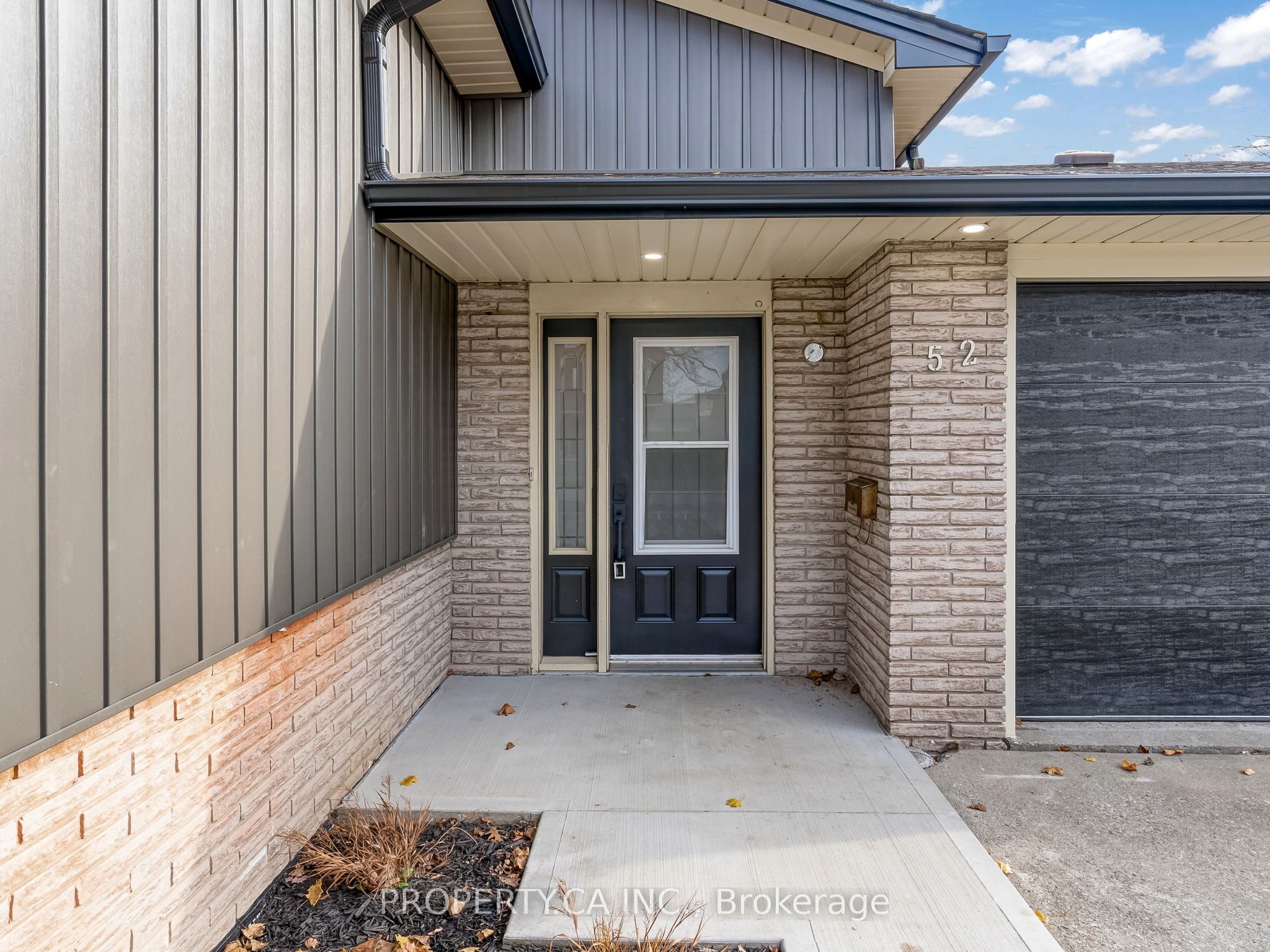 52 Fieldgate Dr Property Photo 2