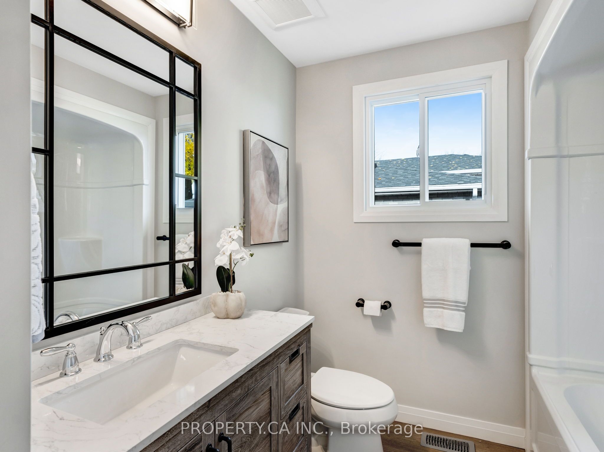 52 Fieldgate Dr Property Photo 15