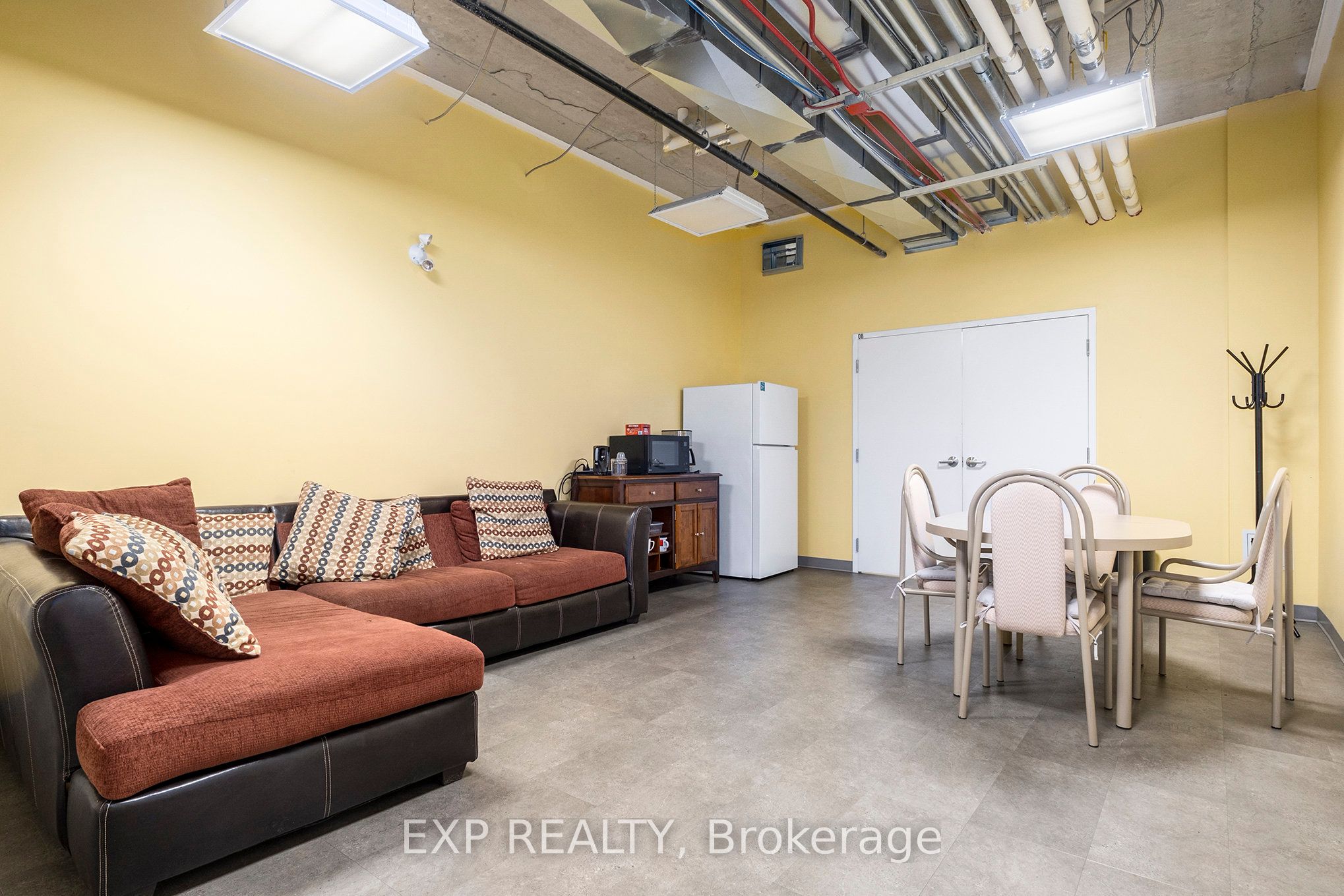 511 Lacolle Way Property Photo 33