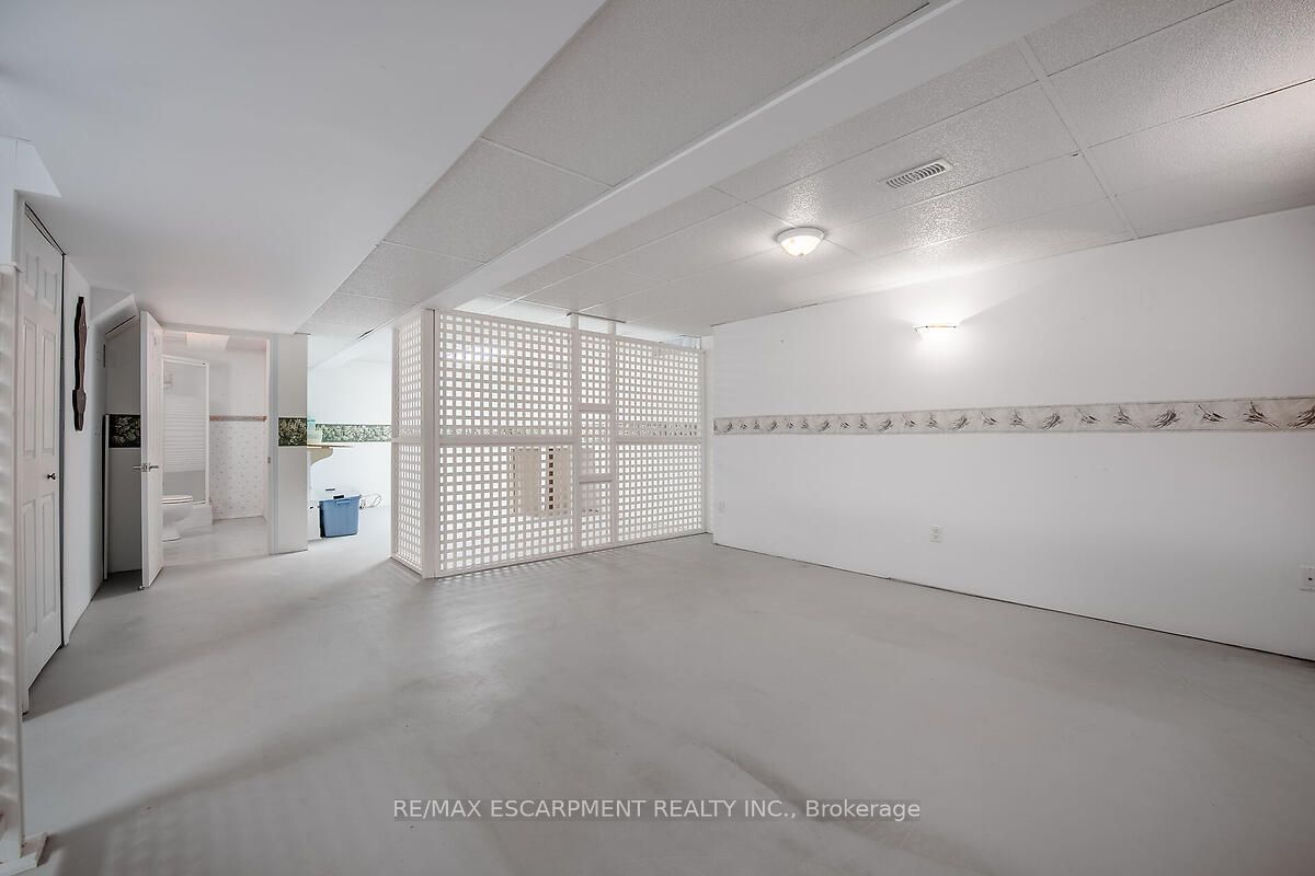 #8 - 81 Valridge Drive Property Photo 34