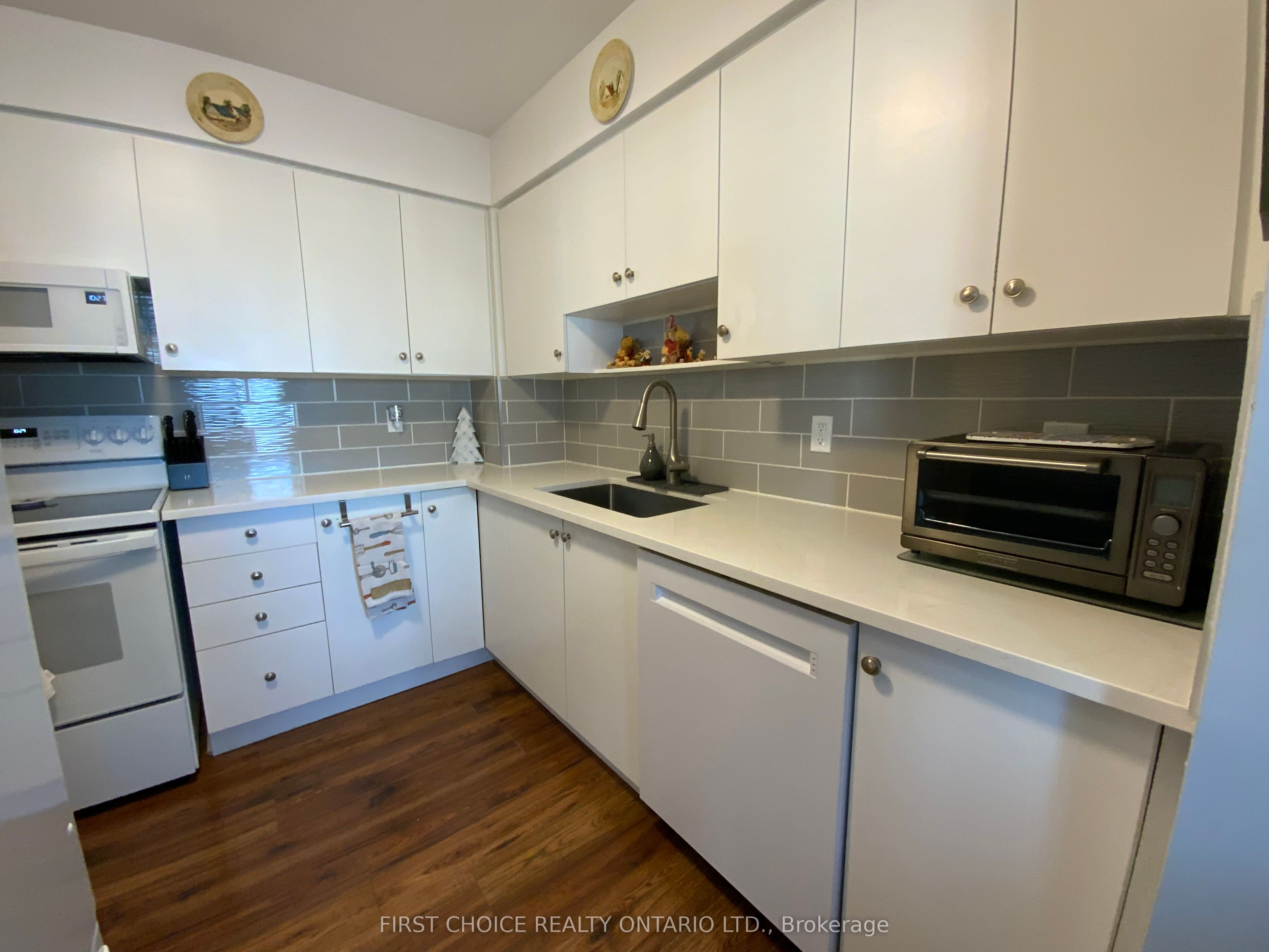 #408c - 2044 Arrowsmith Drive Property Photo 5