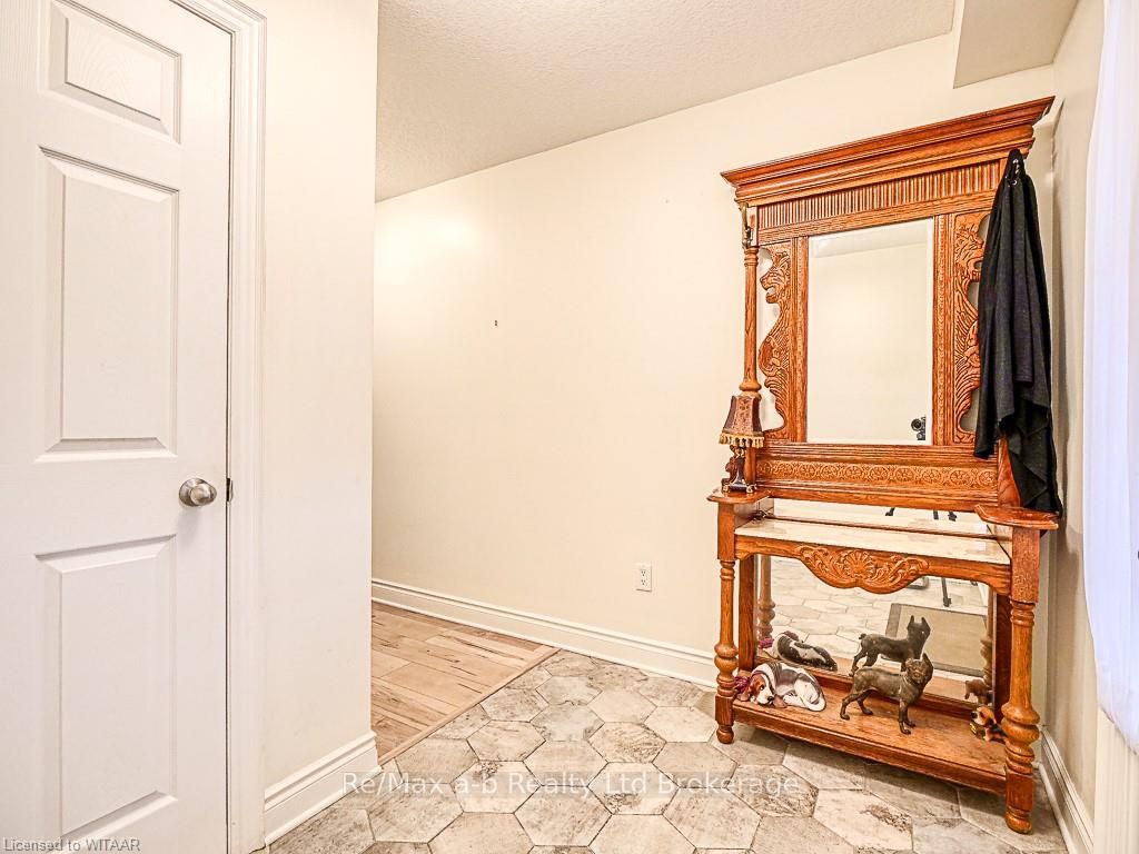 #19 - 175 Ingersoll Street Property Photo 4