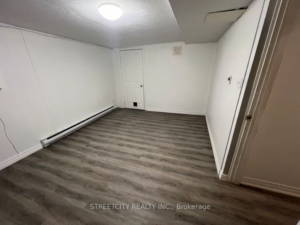 #18 - 40 Fairfax Court Property Photo 8