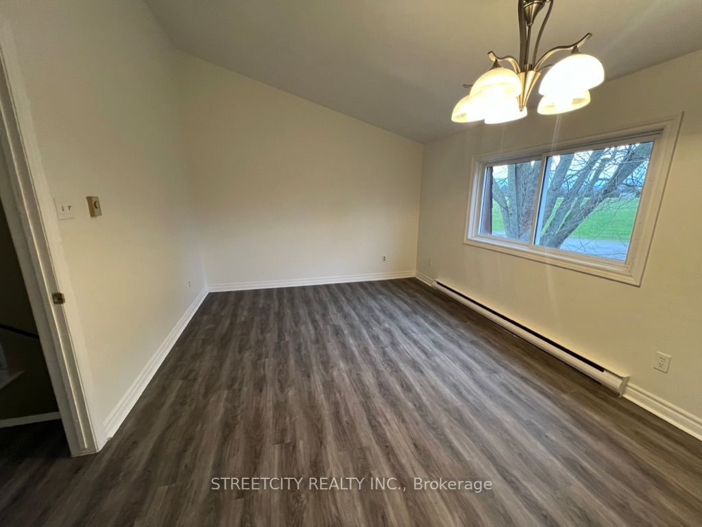 #18 - 40 Fairfax Court Property Photo 25