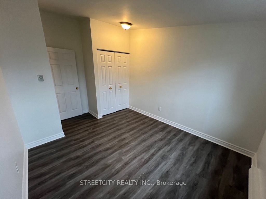 #18 - 40 Fairfax Court Property Photo 26
