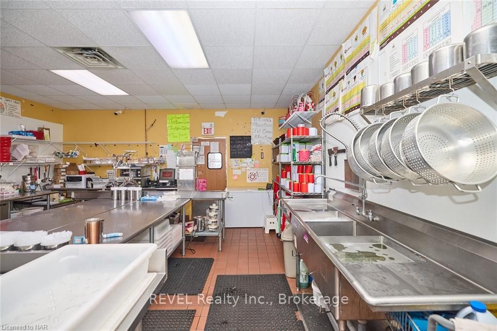 #27 - 111 Fourth Avenue Property Photo 11