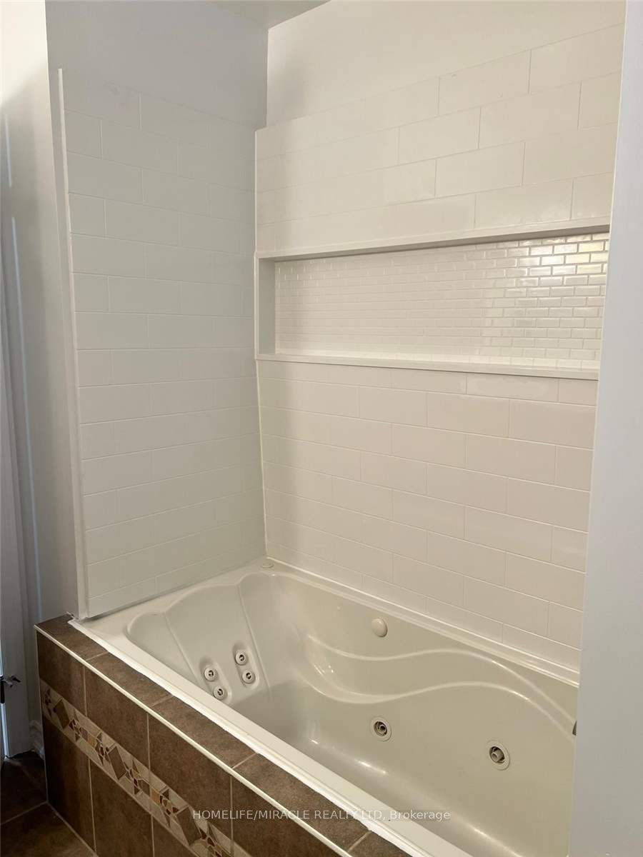 78 Regent Drive Property Photo 2