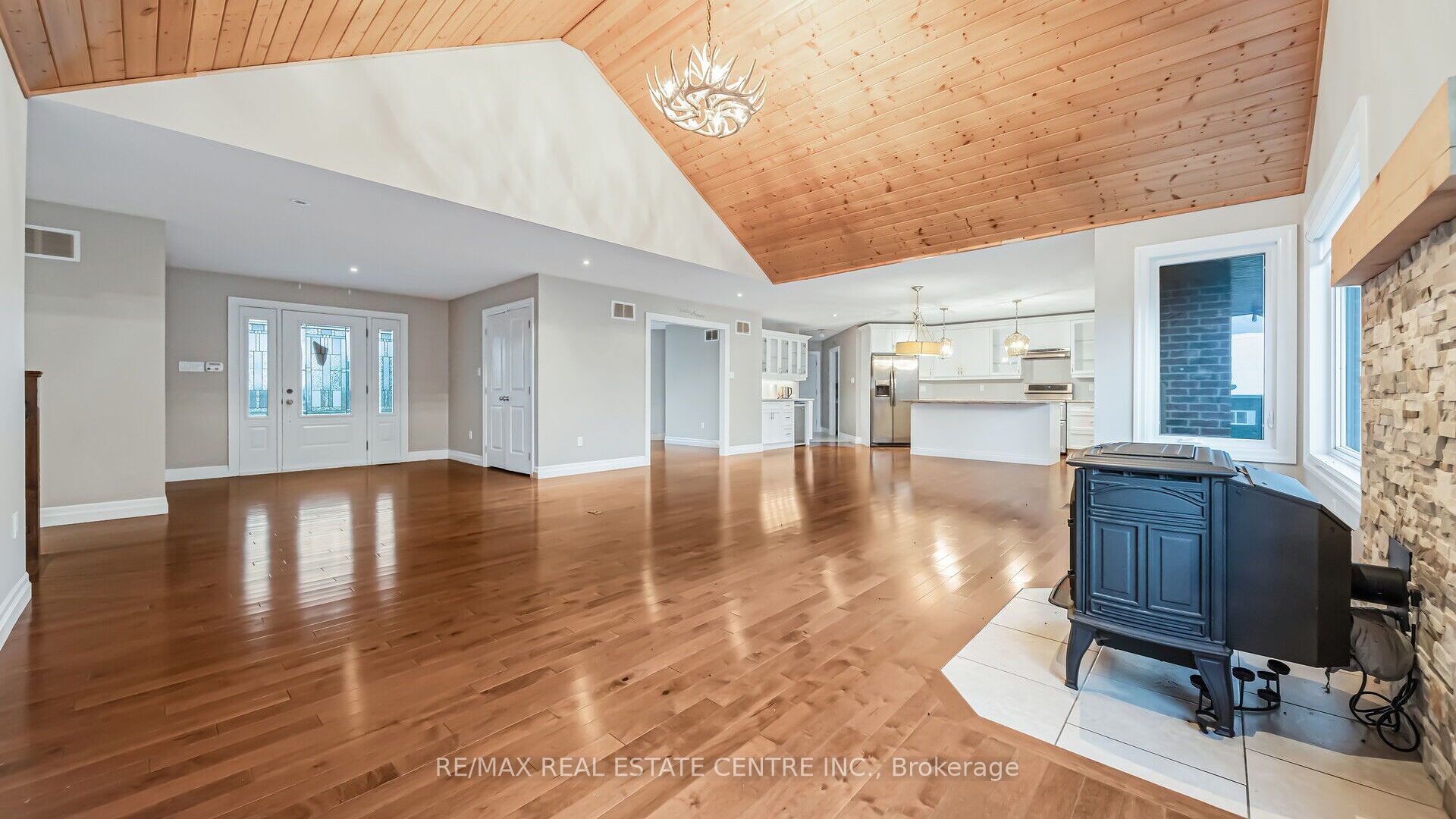 294288 8th Line Property Photo 16