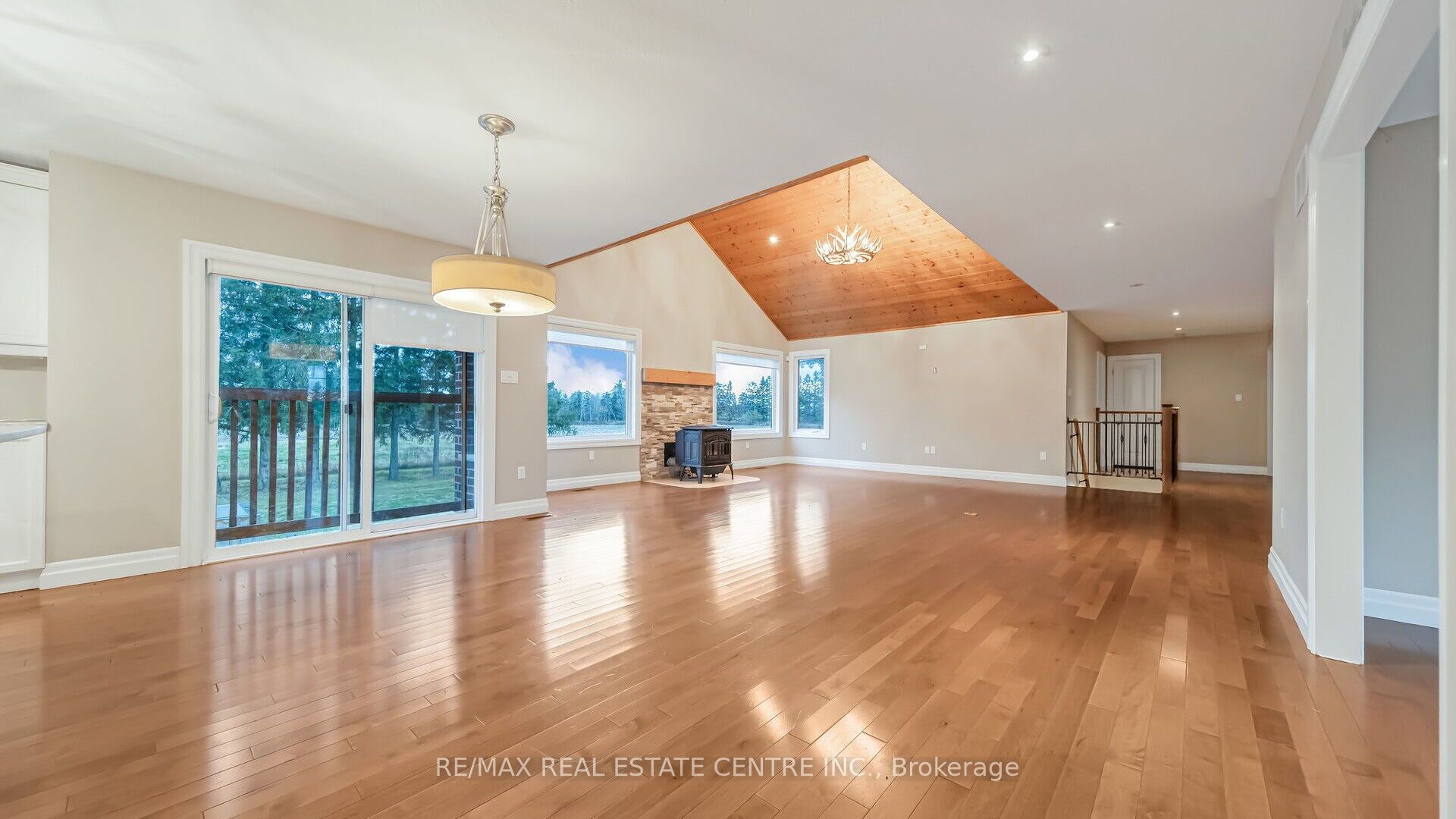 294288 8th Line Property Photo 17