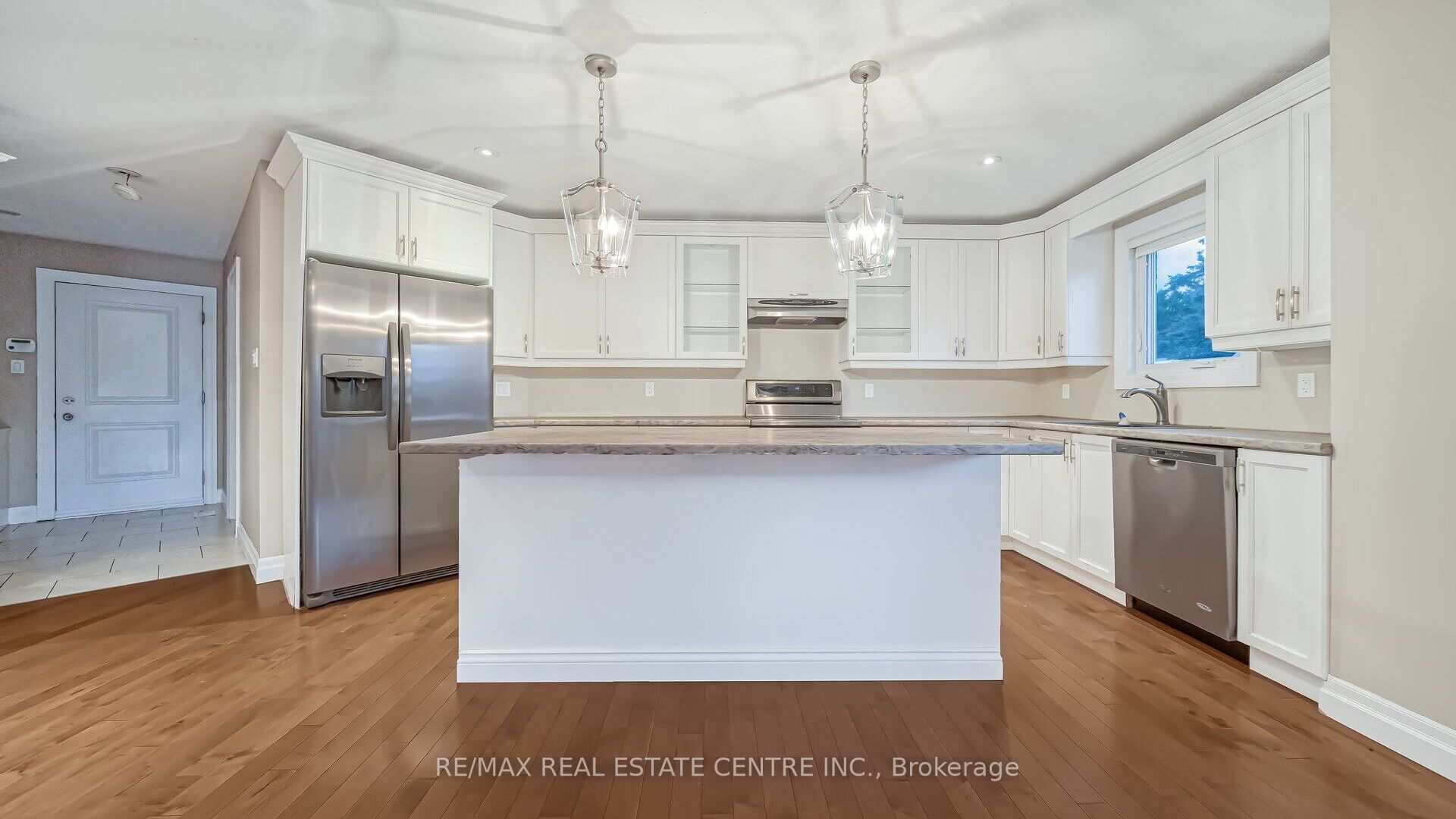 294288 8th Line Property Photo 18