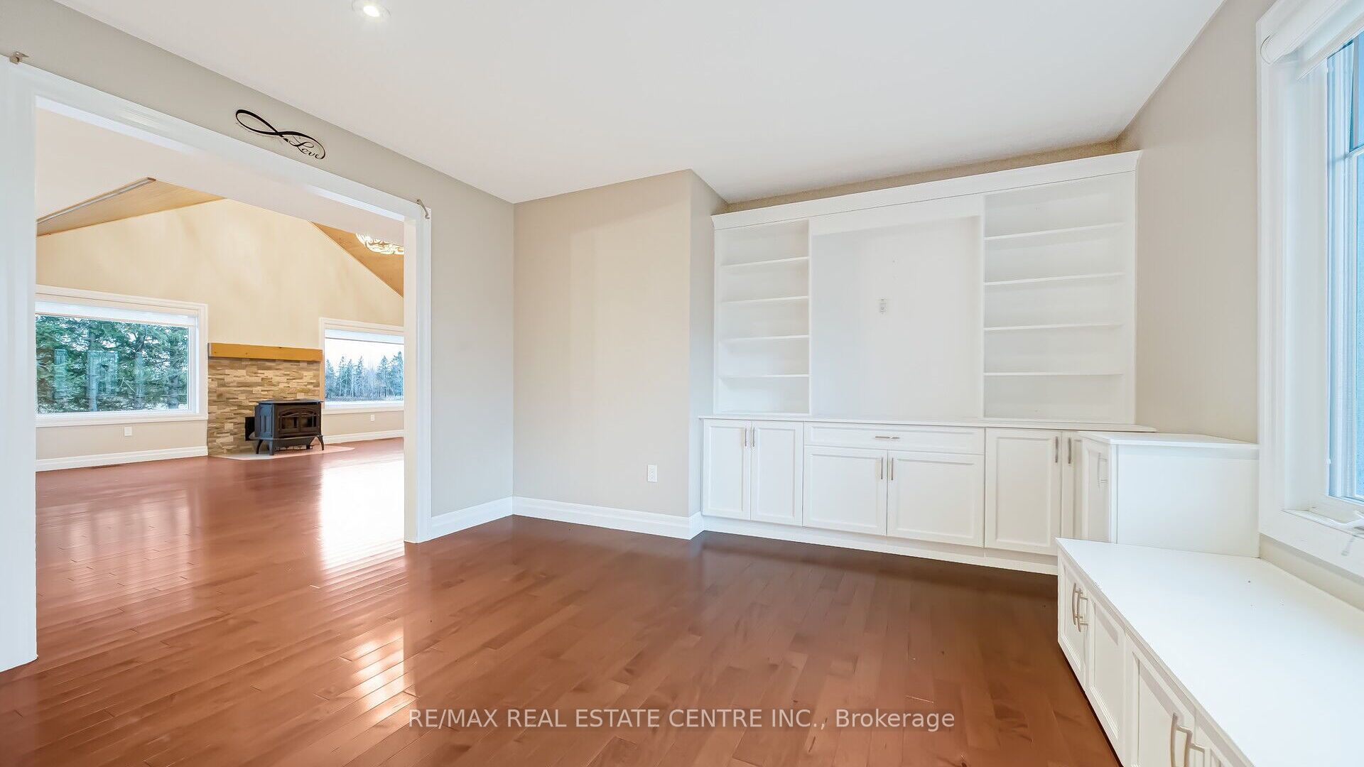 294288 8th Line Property Photo 21