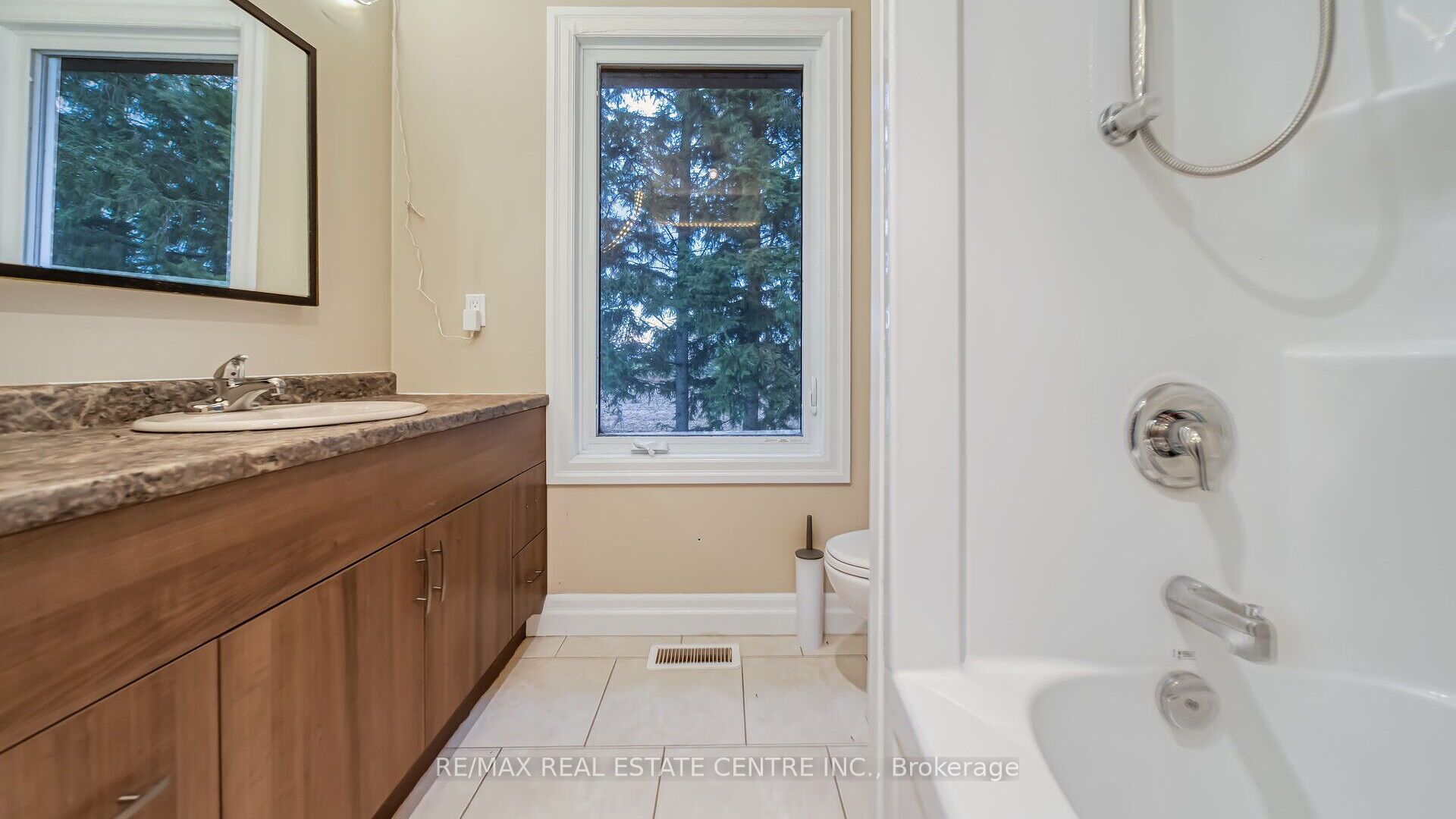 294288 8th Line Property Photo 30