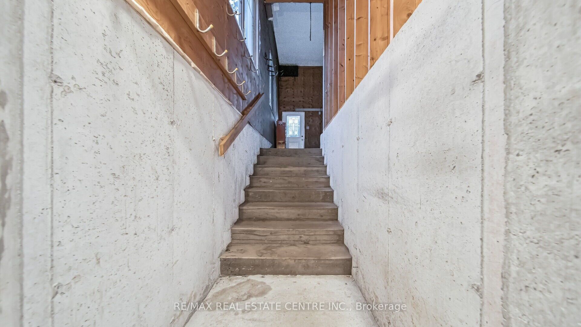 294288 8th Line Property Photo 42