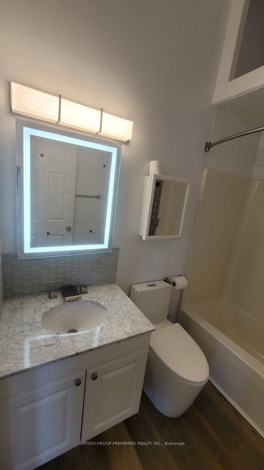 453 Bathurst Street Property Photo 11