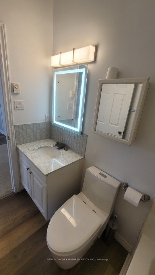 453 Bathurst Street Property Photo 12