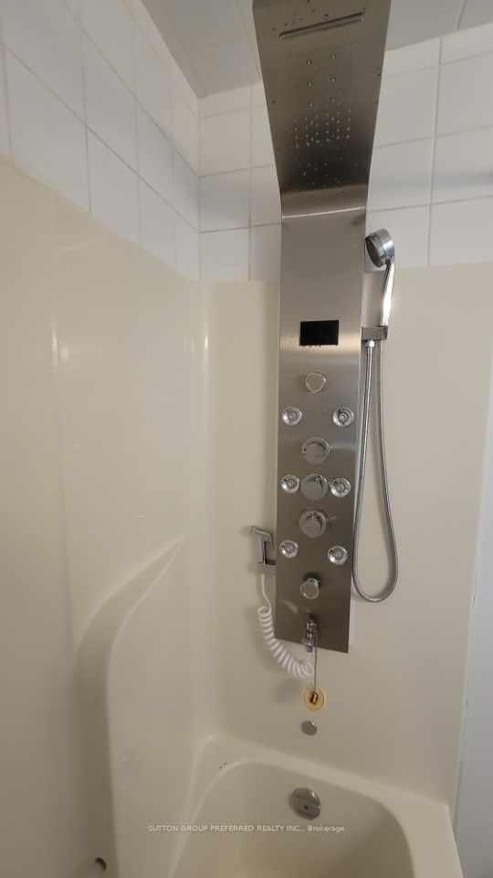 453 Bathurst Street Property Photo 13