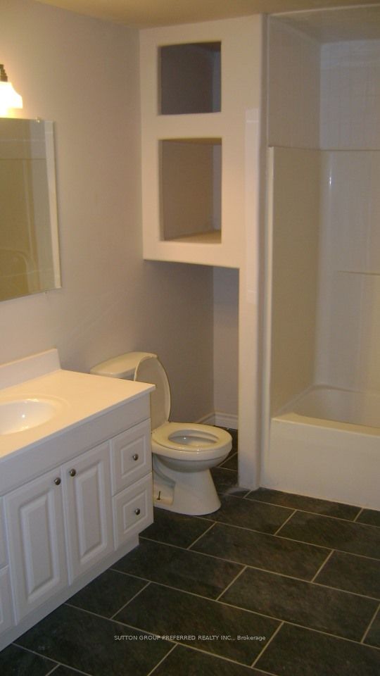453 Bathurst Street Property Photo 22