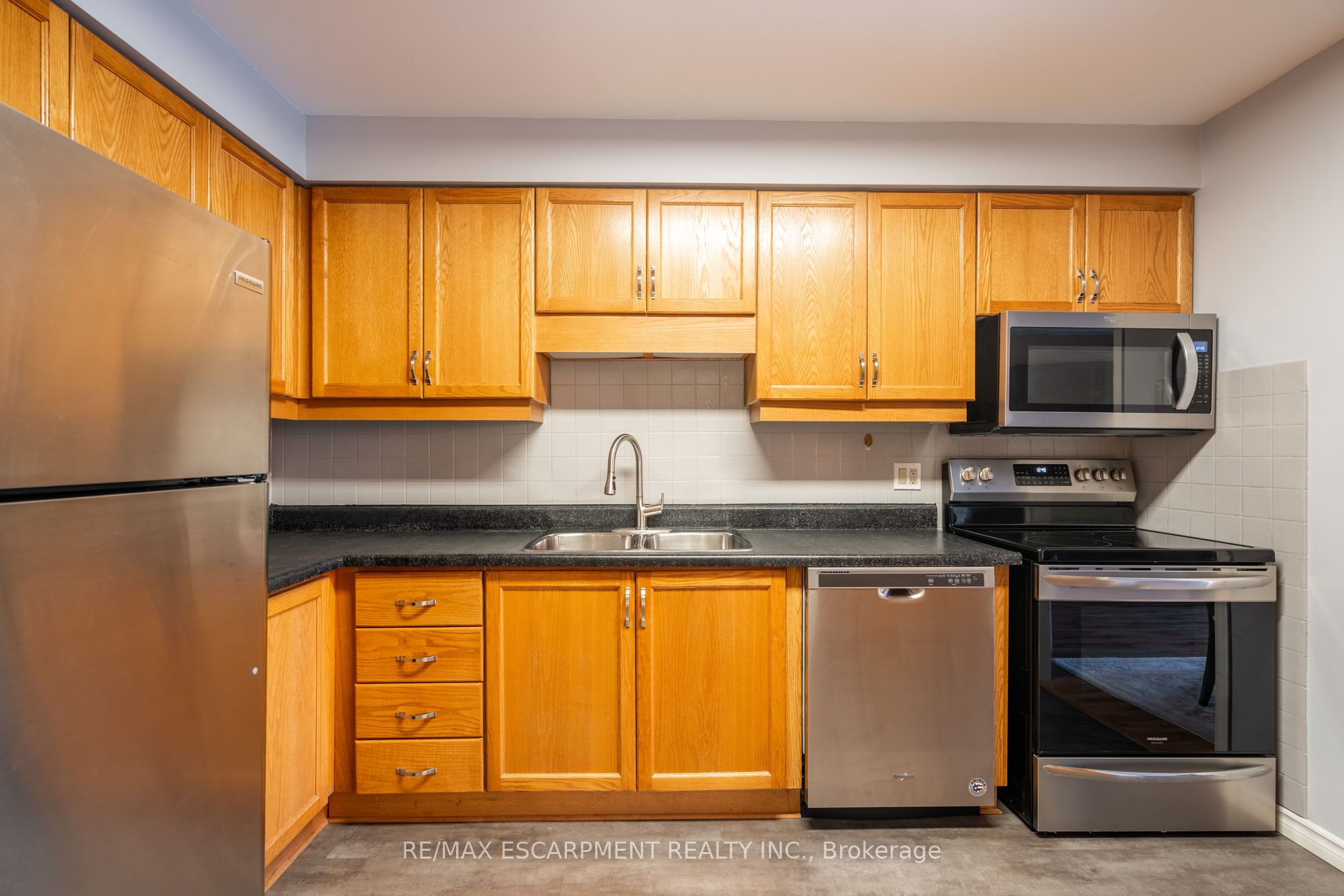 85 Royalvista Drive Property Photo 6