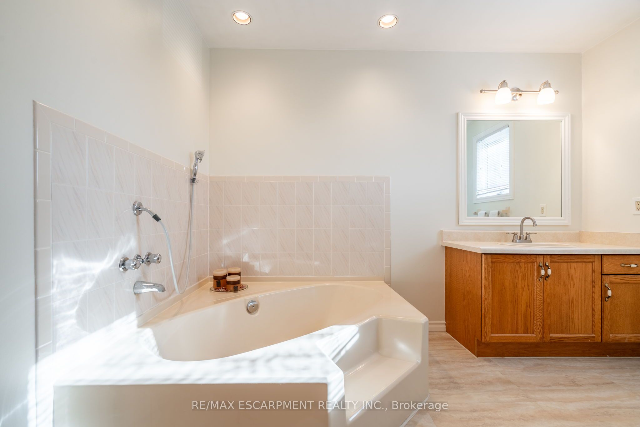 85 Royalvista Drive Property Photo 24