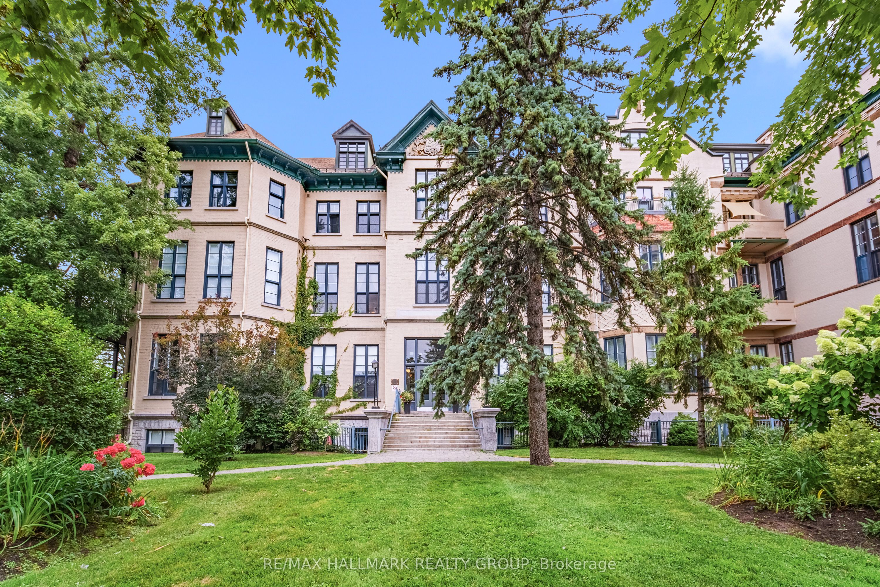 #502 - 589 Rideau Street Property Photo 2