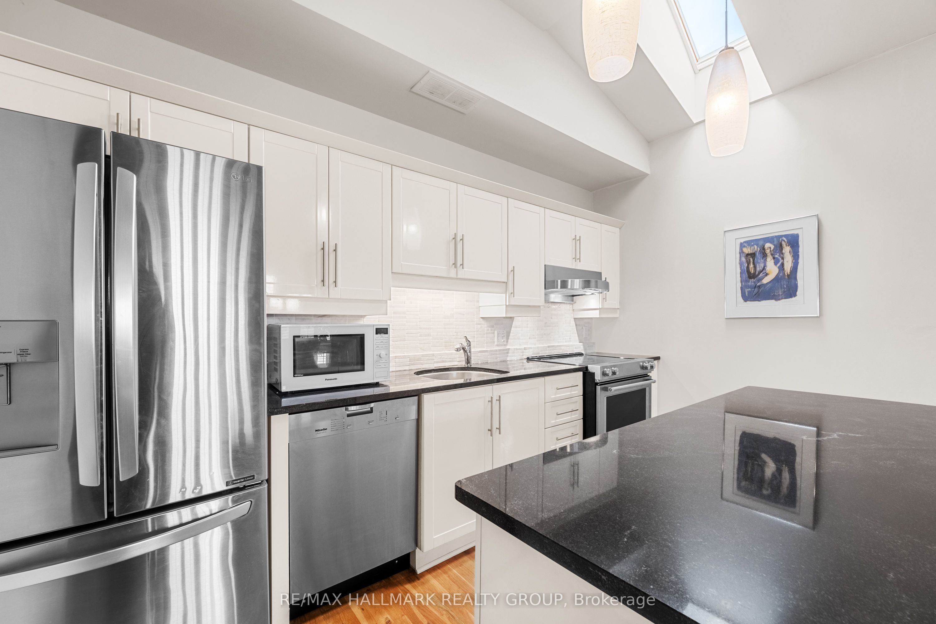 #502 - 589 Rideau Street Property Photo 15