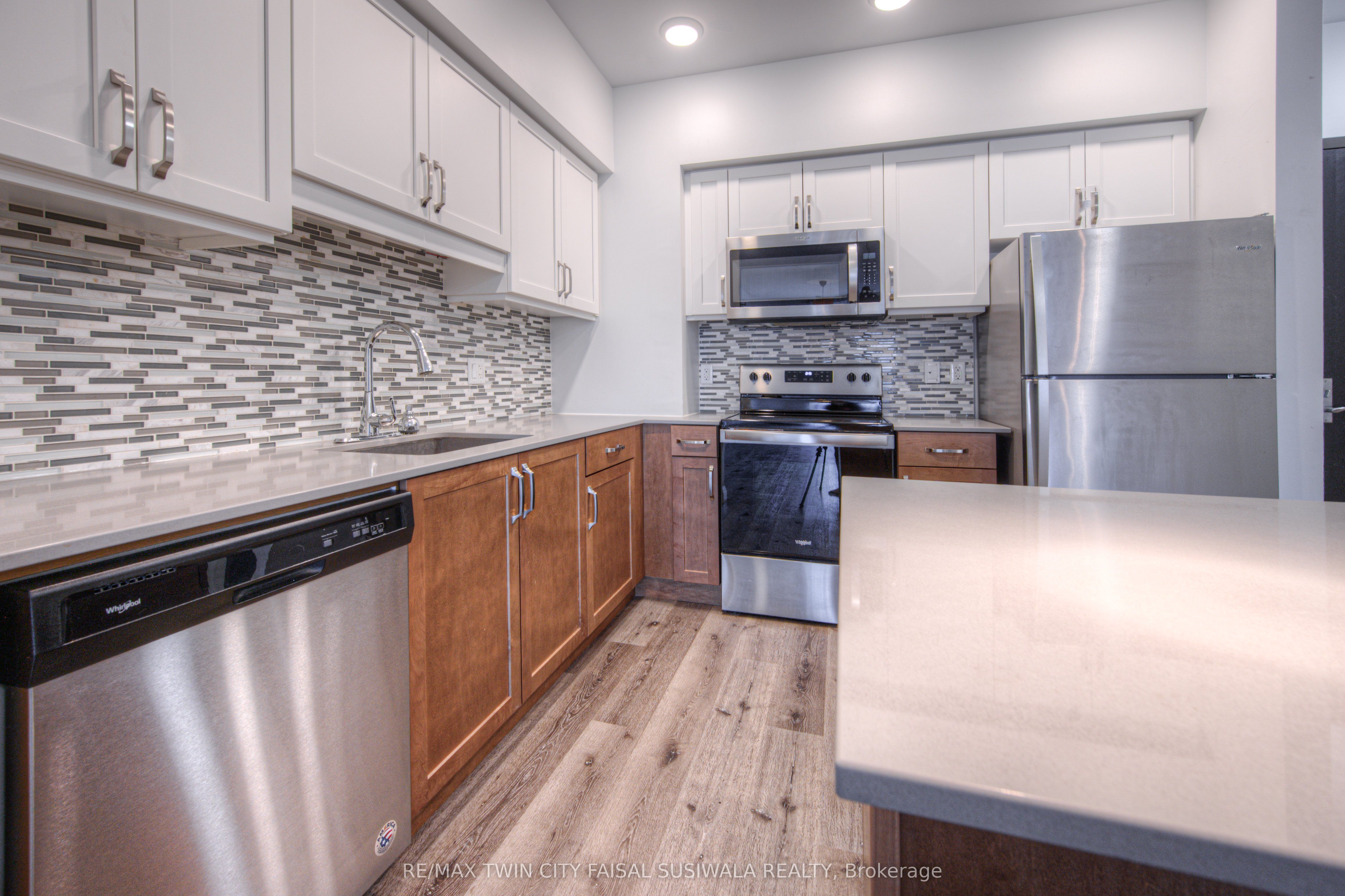#202 - 399 Queen Street Property Photo 8