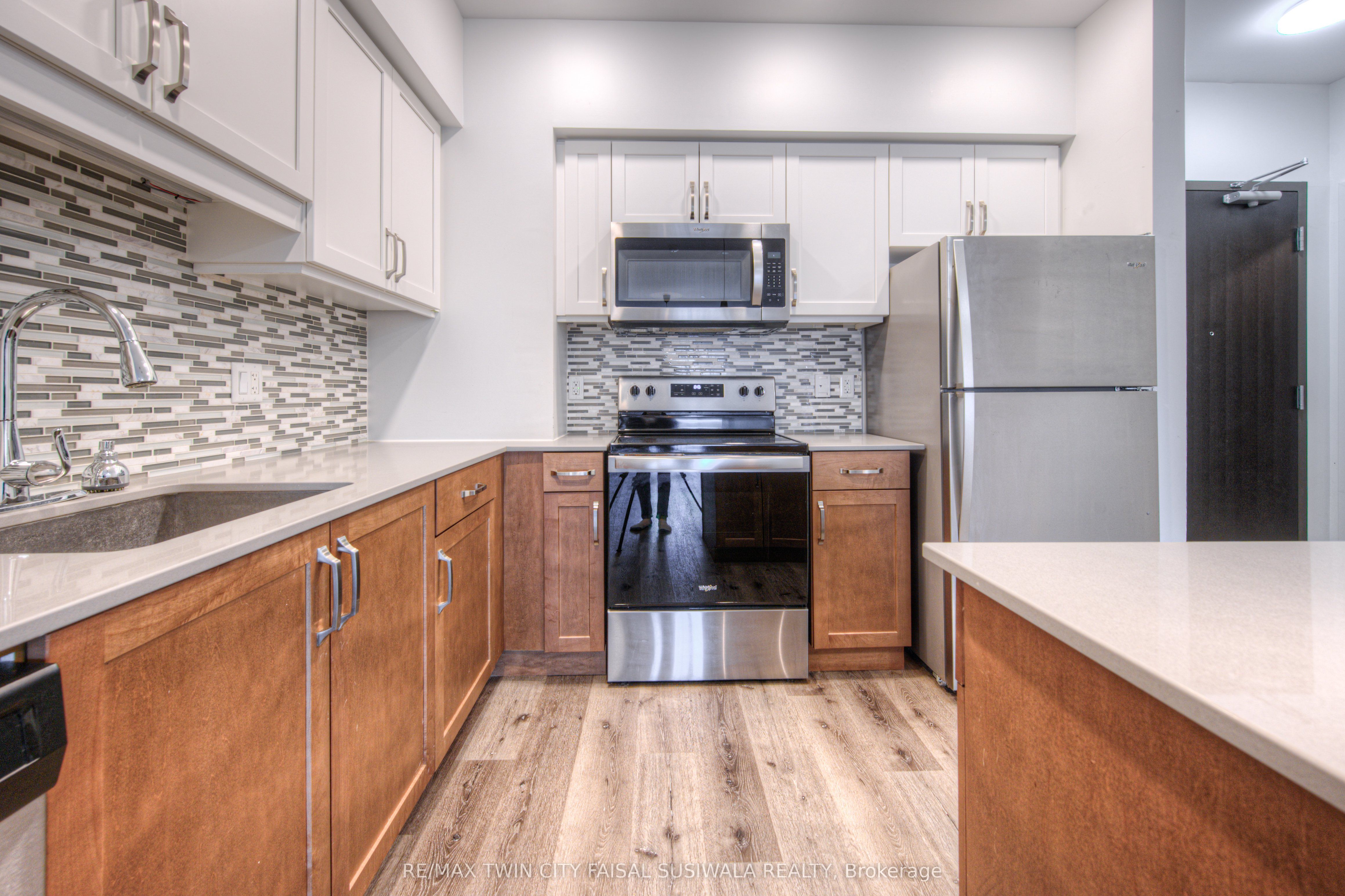 #202 - 399 Queen Street Property Photo 9
