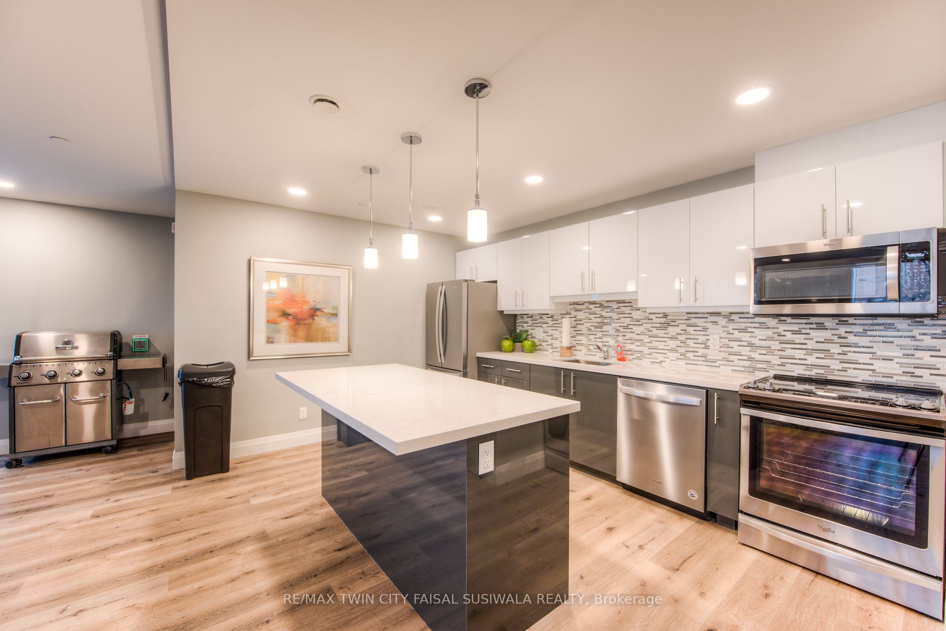 #202 - 399 Queen Street Property Photo 20