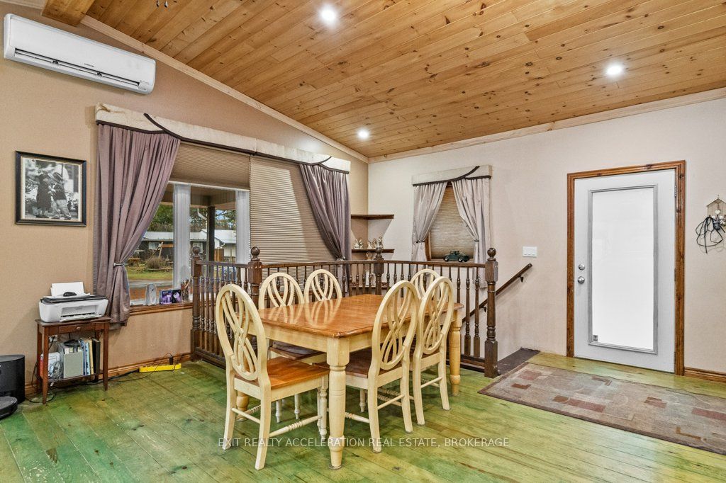 14 West Park Lane Property Photo 6
