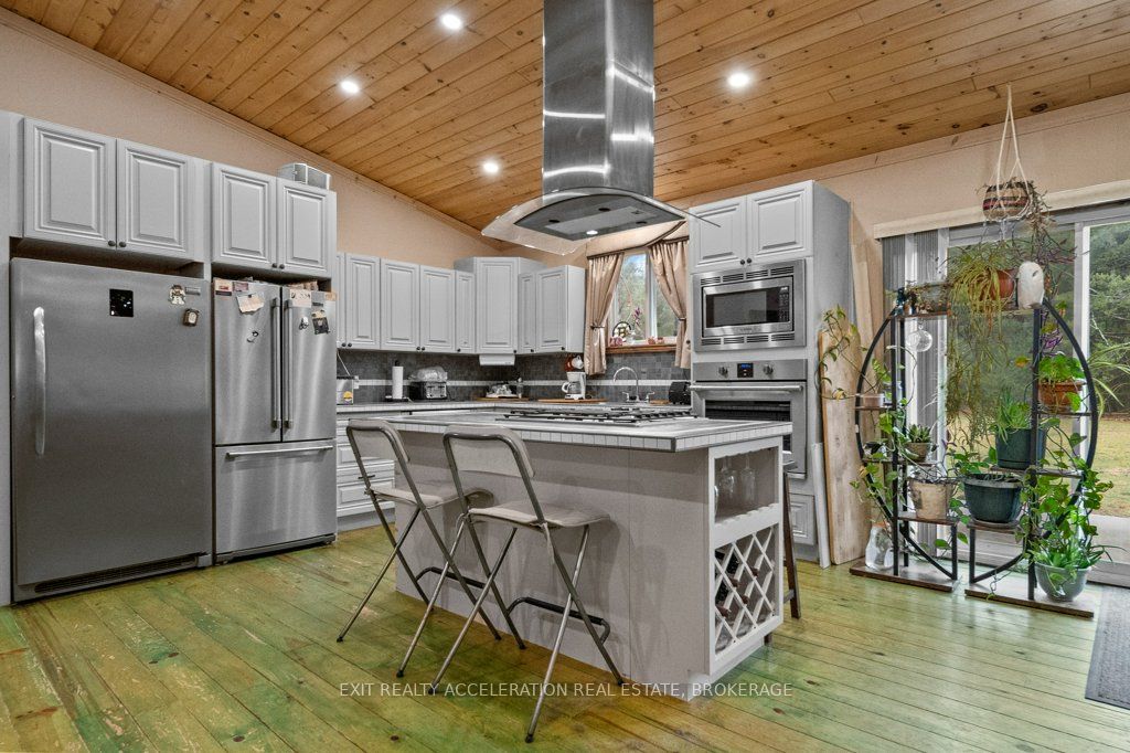 14 West Park Lane Property Photo 8