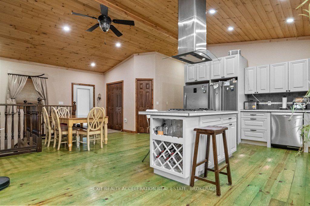14 West Park Lane Property Photo 9