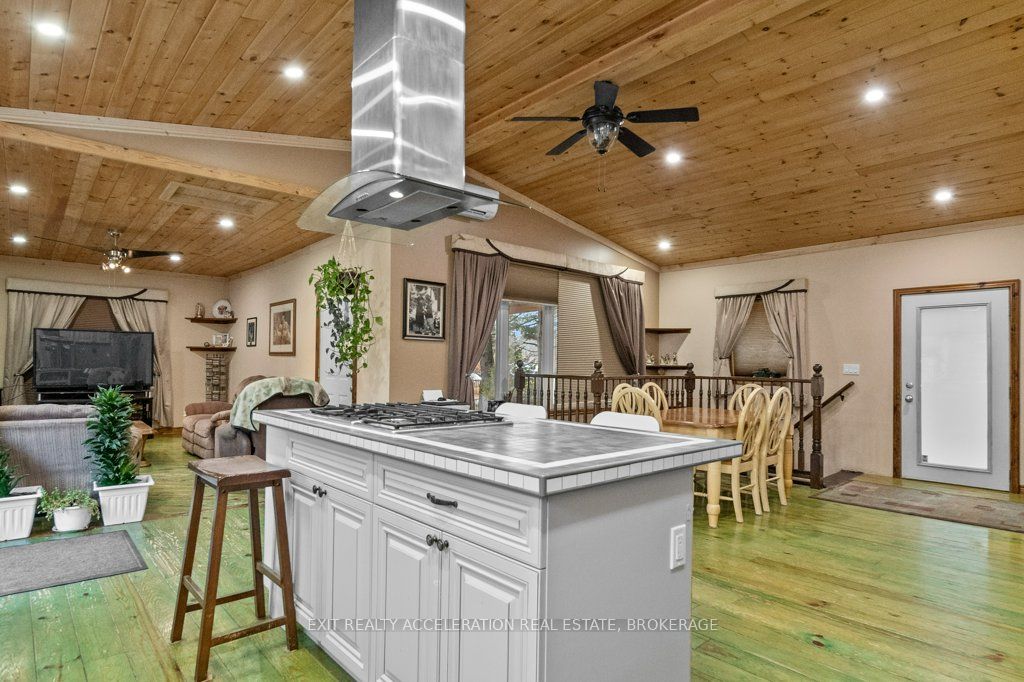 14 West Park Lane Property Photo 10