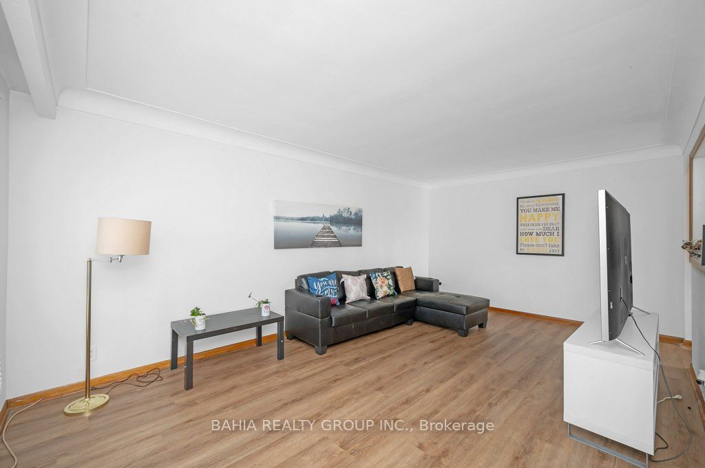 51 Robroy Ave Property Photo 8
