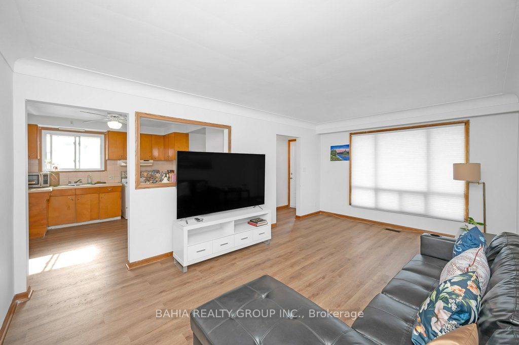 51 Robroy Ave Property Photo 9