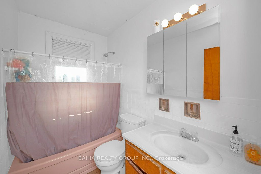 51 Robroy Ave Property Photo 17