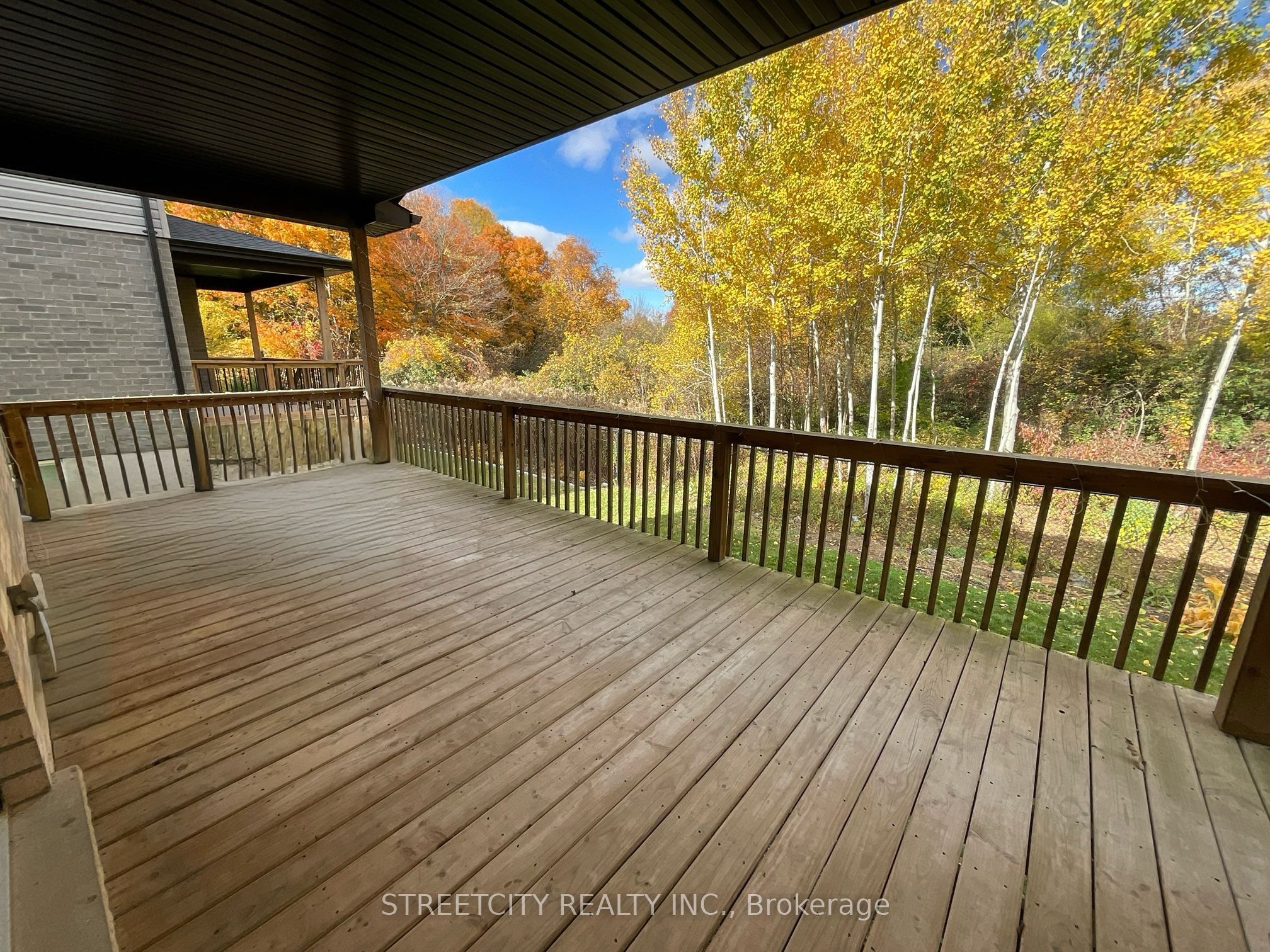1295 Dyer Crescent Property Photo 3
