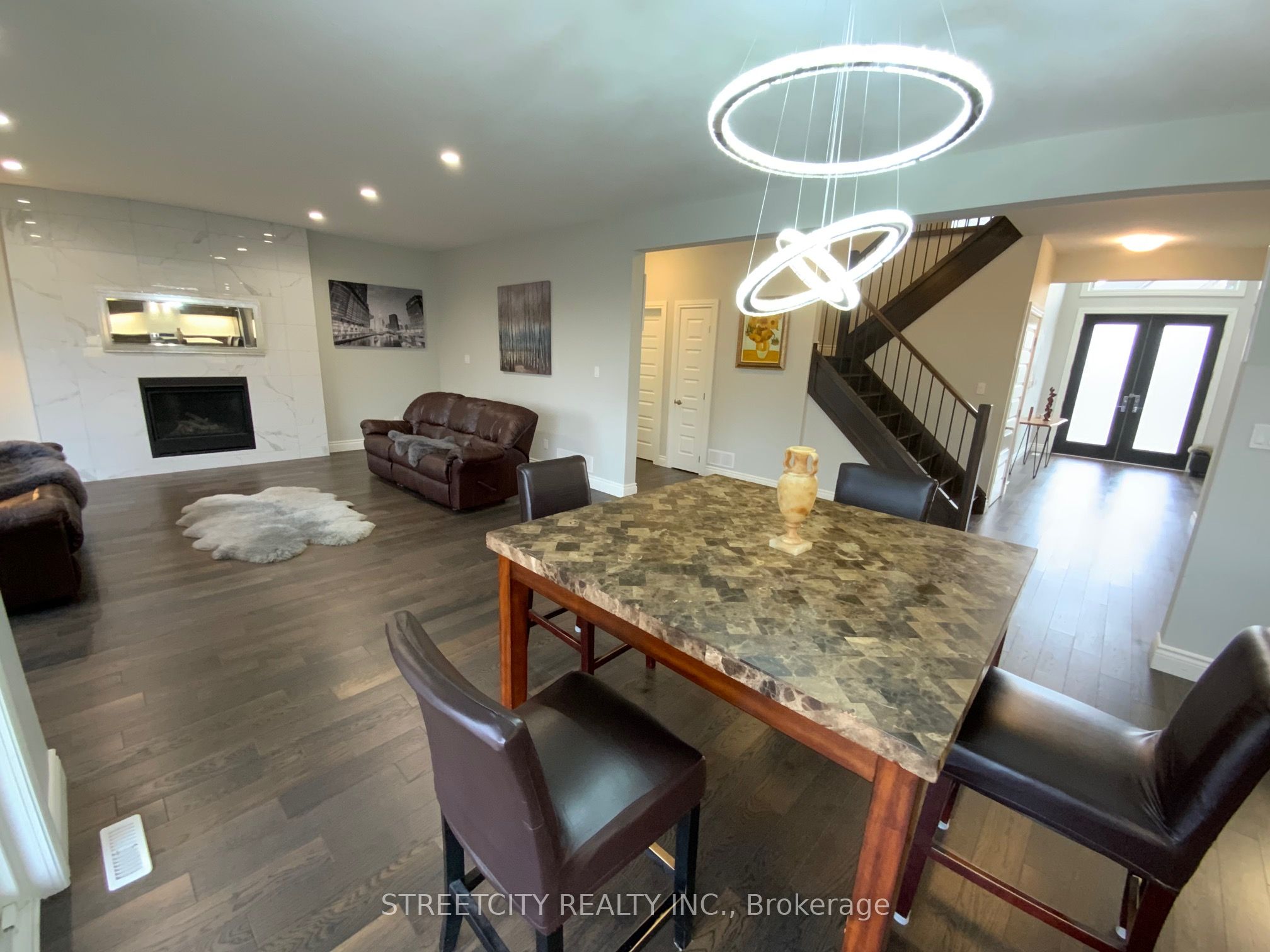 1295 Dyer Crescent Property Photo 11